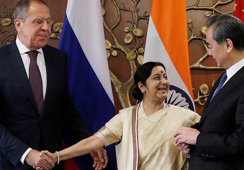 تاکید لاوروف بر نقش روسیه، چین و هند در حل بحران های جهانی