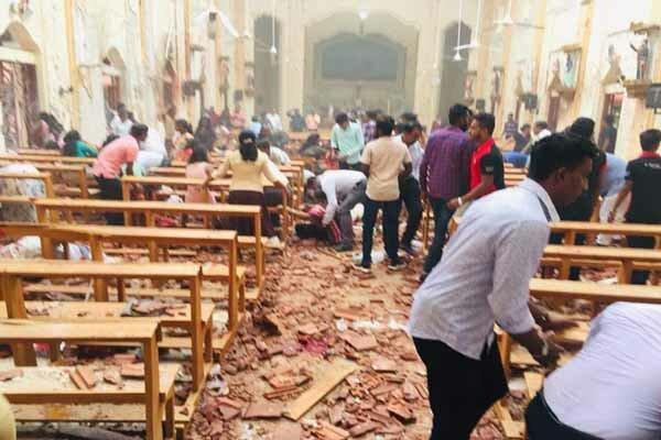 لحظات اولیه انفجار در یکی از کلیساهای سریلانکا