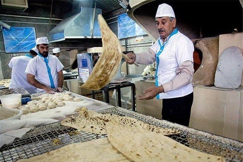 نانوایی های اردبیلی به مناسبت نیمه شعبان برای مردم رایگان نان پختند