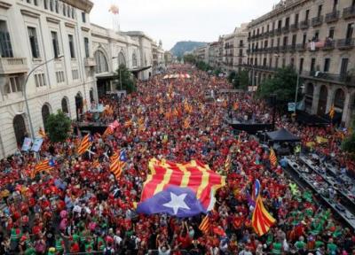راهپیمایی هزاران تن از کاتالان ها در بارسلونا با درخواست استقلال